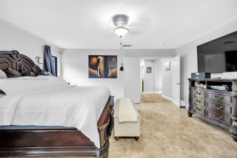 House in Miami, Florida 4 bedrooms, 233.46 sq.m. № 1964991 - photo 23