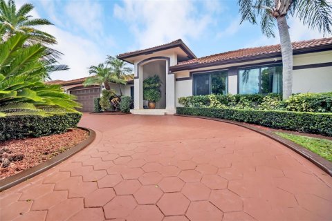 House in Miami, Florida 4 bedrooms, 233.46 sq.m. № 1964991 - photo 2