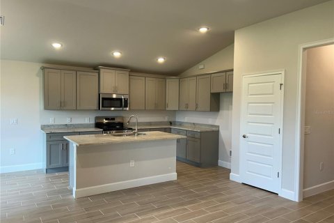 House in North Port, Florida 3 bedrooms, 140.47 sq.m. № 1512140 - photo 8