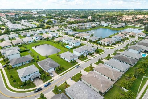 Снять в аренду виллу или дом в Лодердейл-Лейкс, Флорида 4 спальни, 169.83м2, № 1963929 - фото 24