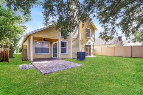 House in Altamonte Springs, Florida 4 bedrooms, 160.72 sq.m. № 2197738 - photo 19