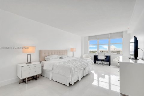 Copropriété à vendre à Miami Beach, Floride: 2 chambres, 135.64 m2 № 2034949 - photo 17