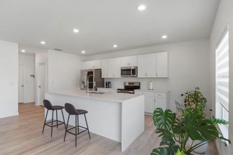 House in Davenport, Florida 4 bedrooms, 208.1 sq.m. № 1917215 - photo 7