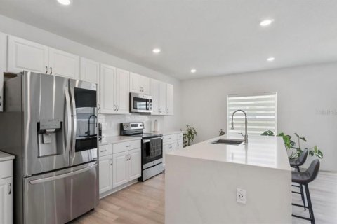 House in Davenport, Florida 4 bedrooms, 208.1 sq.m. № 1917215 - photo 6