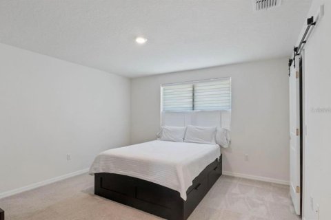 House in Davenport, Florida 4 bedrooms, 208.1 sq.m. № 1917215 - photo 16