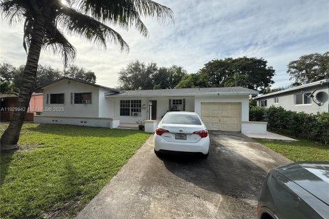 Купить виллу или дом в Майами, Флорида 4 спальни, 133.87м2, № 1989287 - фото 1