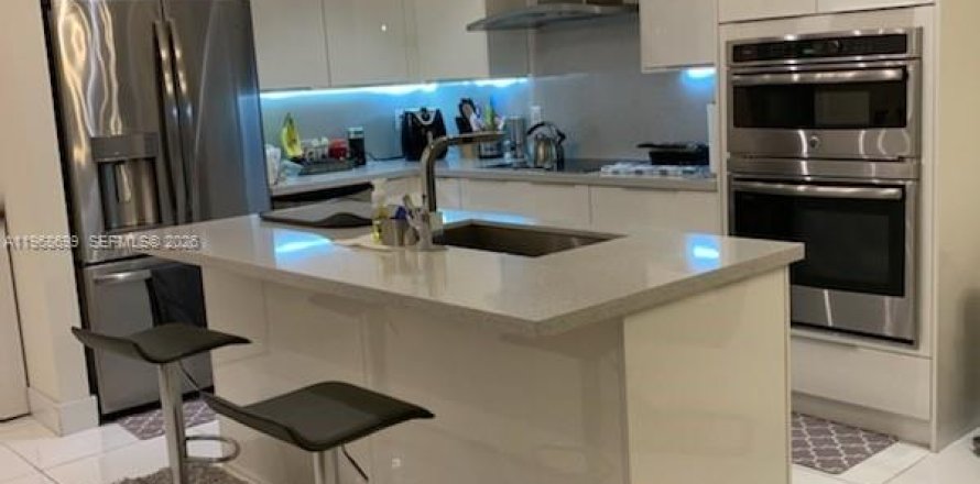 Adosado en LANDMARK en Doral, Florida 3 dormitorios, 126.35 m2 № 2031714