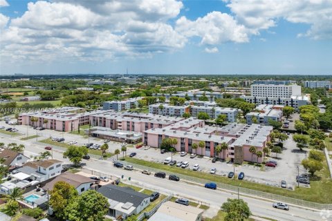 Condominio en venta en Miami, Florida, 2 dormitorios, 74.32 m2 № 2046208 - foto 2