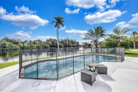 Casa en venta en Hollywood, Florida, 3 dormitorios, 112.04 m2 № 2013802 - foto 2