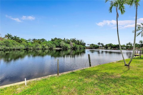 Casa en venta en Hollywood, Florida, 3 dormitorios, 112.04 m2 № 2013802 - foto 19