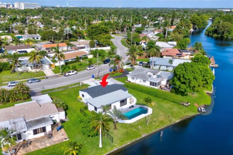 House in Hollywood, Florida 3 bedrooms, 112.04 sq.m. № 2013802