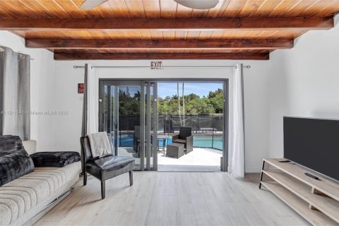Casa en venta en Hollywood, Florida, 3 dormitorios, 112.04 m2 № 2013802 - foto 3