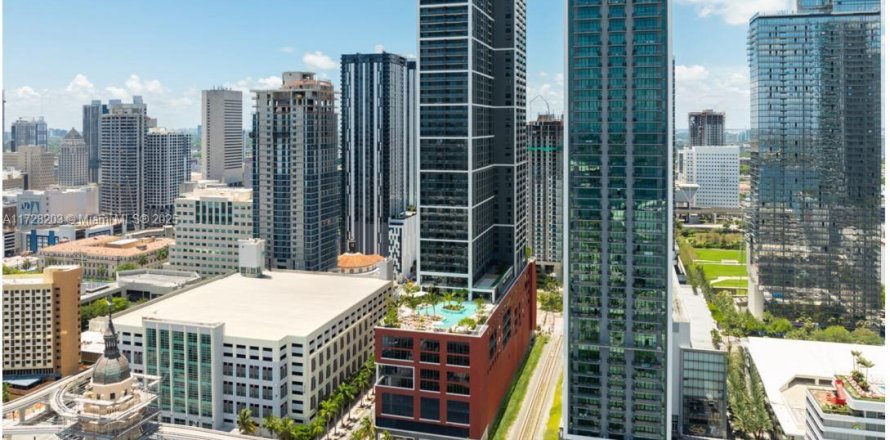 Condominio en Miami, Florida, 1 dormitorio  № 1861697