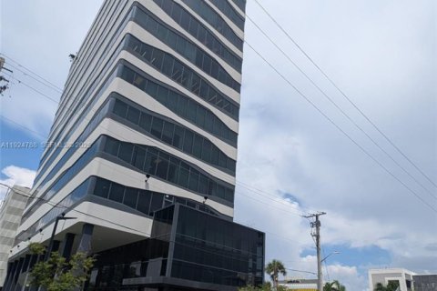 Propiedad comercial en Aventura, Florida № 2039623