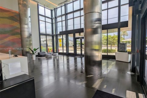 Propiedad comercial en venta en Aventura, Florida № 2039623 - foto 10