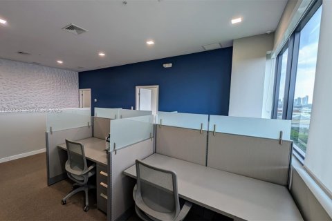 Propiedad comercial en venta en Aventura, Florida № 2039623 - foto 5