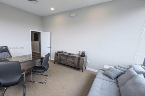Propiedad comercial en venta en Aventura, Florida № 2039623 - foto 7