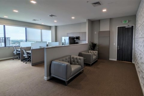 Propiedad comercial en venta en Aventura, Florida № 2039623 - foto 3