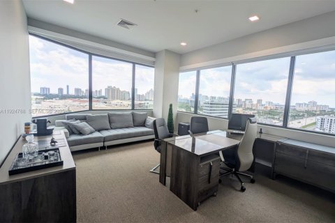 Propiedad comercial en venta en Aventura, Florida № 2039623 - foto 6