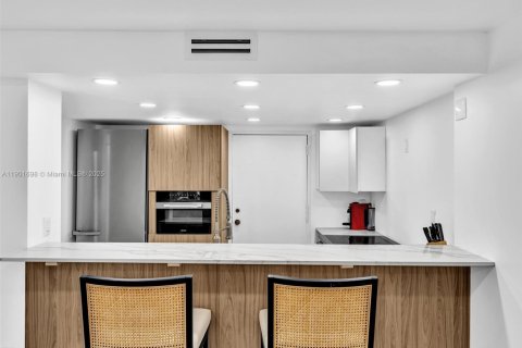 Appartement à louer à Bay Harbor Islands, Floride: 2 chambres, 133.87 m2 № 1966261 - photo 13