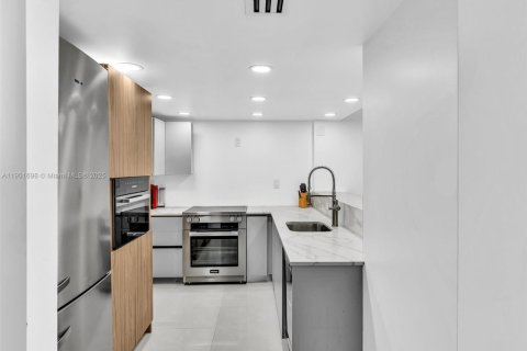 Appartement à louer à Bay Harbor Islands, Floride: 2 chambres, 133.87 m2 № 1966261 - photo 3