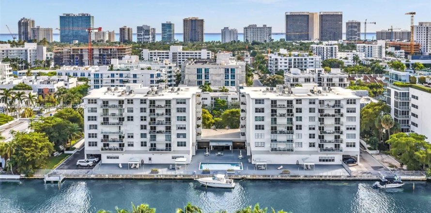 Appartement à Bay Harbor Islands, Floride 2 chambres, 133.87 m2 № 1966261