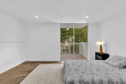 Appartement à louer à Bay Harbor Islands, Floride: 2 chambres, 133.87 m2 № 1966261 - photo 17