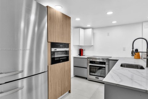 Appartement à louer à Bay Harbor Islands, Floride: 2 chambres, 133.87 m2 № 1966261 - photo 14