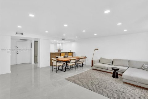 Appartement à louer à Bay Harbor Islands, Floride: 2 chambres, 133.87 m2 № 1966261 - photo 11