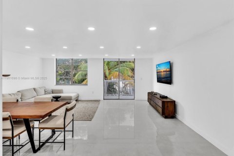 Appartement à louer à Bay Harbor Islands, Floride: 2 chambres, 133.87 m2 № 1966261 - photo 5