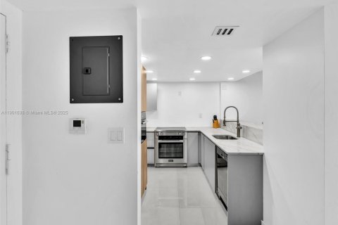 Appartement à louer à Bay Harbor Islands, Floride: 2 chambres, 133.87 m2 № 1966261 - photo 4