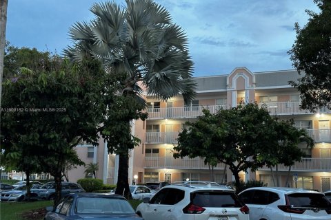 Condo in Sunrise, Florida, 2 bedrooms  № 1964489 - photo 29