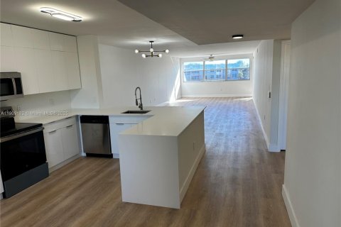 Купить кондоминиум в Санрайз, Флорида 2 спальни, 127.28м2, № 1964489 - фото 3