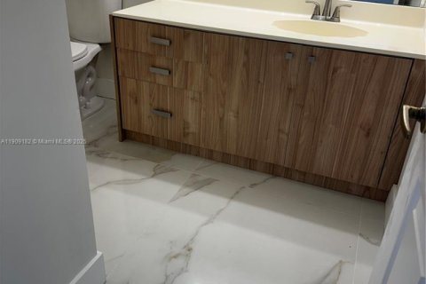 Condo in Sunrise, Florida, 2 bedrooms  № 1964489 - photo 17