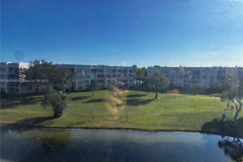 Купить кондоминиум в Санрайз, Флорида 2 спальни, 127.28м2, № 1964489 - фото 5