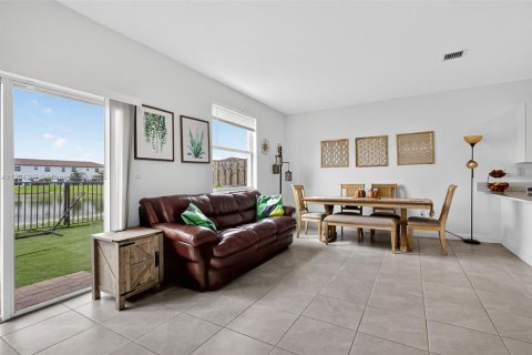 Adosado en venta en Miami, Florida, 4 dormitorios, 169.08 m2 № 1964203 - foto 16