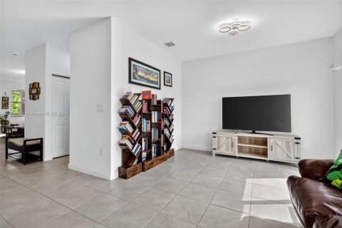 Adosado en venta en Miami, Florida, 4 dormitorios, 169.08 m2 № 1964203 - foto 18