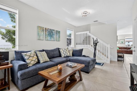 Adosado en venta en Miami, Florida, 4 dormitorios, 169.08 m2 № 1964203 - foto 4