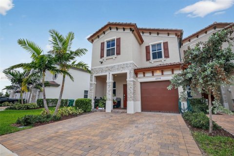 Adosado en venta en Miami, Florida, 4 dormitorios, 169.08 m2 № 1964203 - foto 2