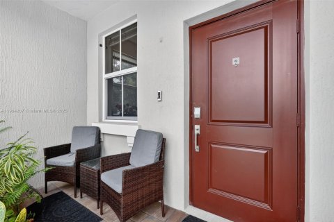 Adosado en venta en Miami, Florida, 4 dormitorios, 169.08 m2 № 1964203 - foto 3