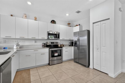 Adosado en venta en Miami, Florida, 4 dormitorios, 169.08 m2 № 1964203 - foto 10