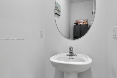 Adosado en venta en Miami, Florida, 4 dormitorios, 169.08 m2 № 1964203 - foto 12