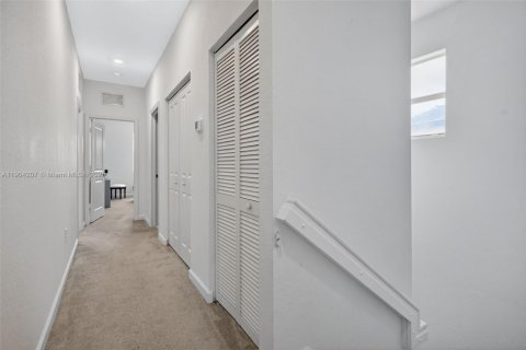 Adosado en venta en Miami, Florida, 4 dormitorios, 169.08 m2 № 1964203 - foto 19