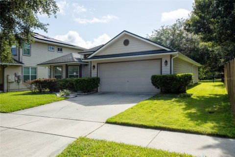 House in Gainesville, Florida 3 bedrooms, 157.66 sq.m. № 2197233 - photo 3
