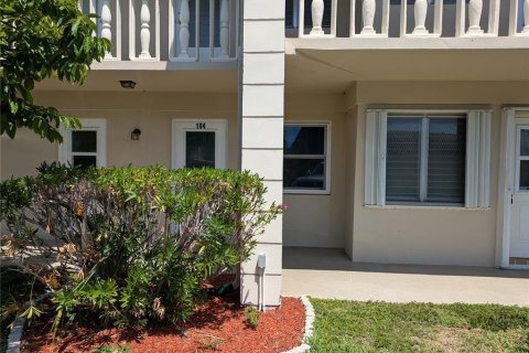 Condo in Lighthouse Point, Florida, 1 bedroom № 2187984