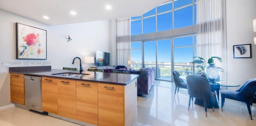 Condominio en Miami, Florida, 2 dormitorios  № 2007691