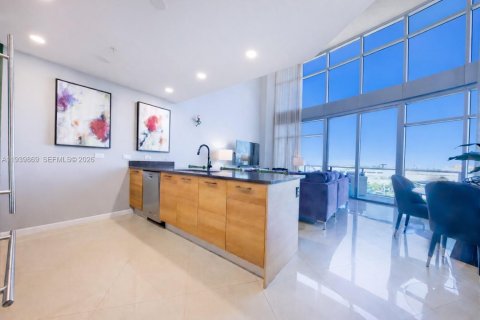 Condominio en venta en Miami, Florida, 2 dormitorios, 109.72 m2 № 2007691 - foto 2