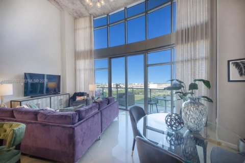 Condominio en venta en Miami, Florida, 2 dormitorios, 109.72 m2 № 2007691 - foto 3