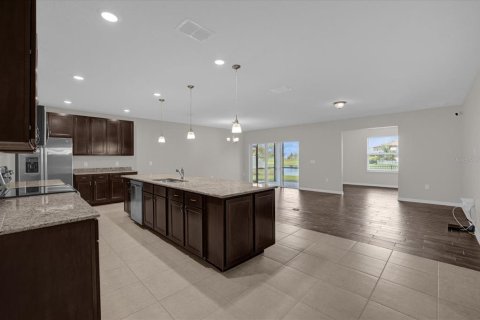 House in Wesley Chapel, Florida 3 bedrooms, 185.62 sq.m. № 1350212 - photo 8