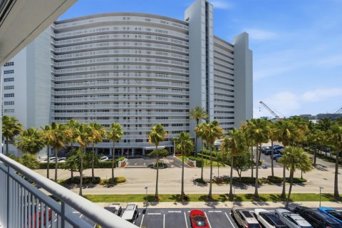 Copropriété à vendre à Fort Lauderdale, Floride: 3 chambres, 120.12 m2 № 2188149 - photo 4